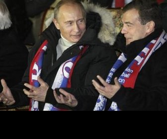 Vladimir Putin in Russian scarf_php